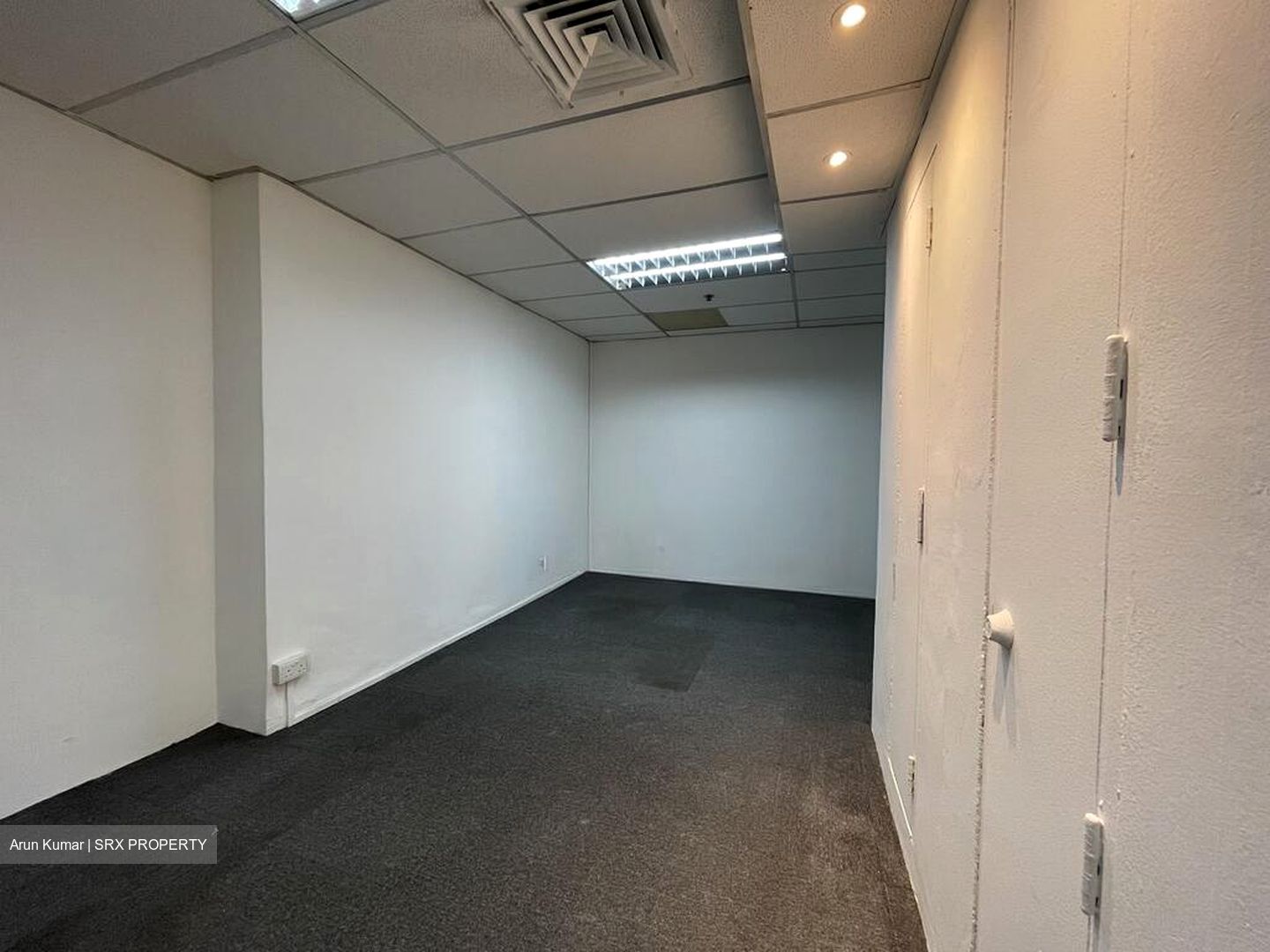 International Plaza (D2), Office #517620541